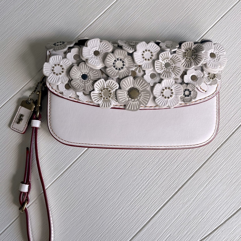 COACH 1941 Tea Rose Clutch Chalk Wristlet Wallet